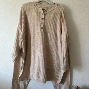 Free people lounge set. Color: oatmeal. Hardly worn. Super warm. Size L.